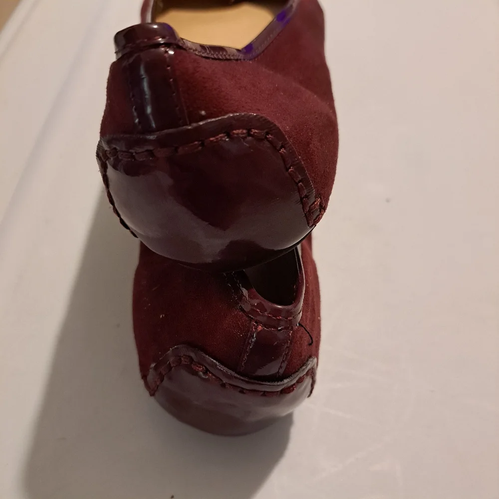 Liz Claiborne Flex Burgundy Suede Flat Shoe, 9M
